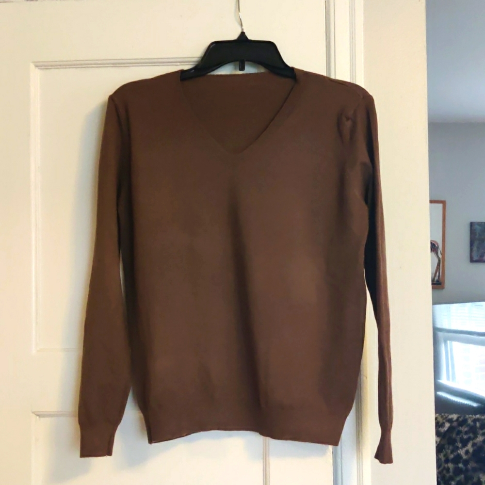 NEW!!!!! Sweater. Lightweight